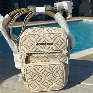 Michael Kors NWT Jet Set Travel Crossbody